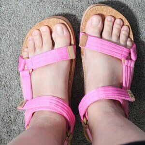 REEF Cushion Rem Hi Womens Platform Sandals, size US 8, worn only once, pink